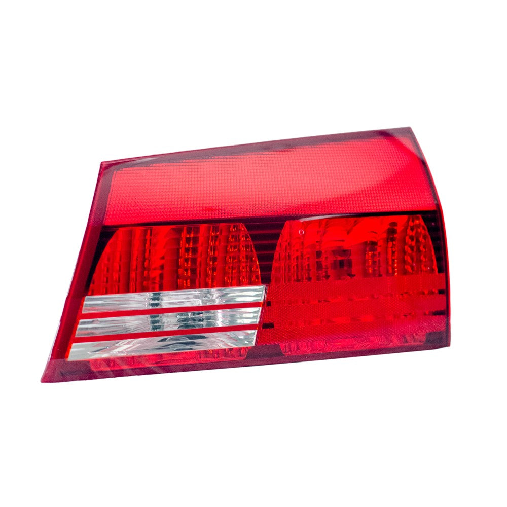 Rear Right Passenger Side Inner Tail Light Assembly 2004-2005 Toyota Sienna
